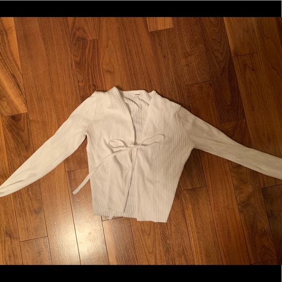 Garage long sleeve tie together cardigan🤍 - Picture 2 of 3